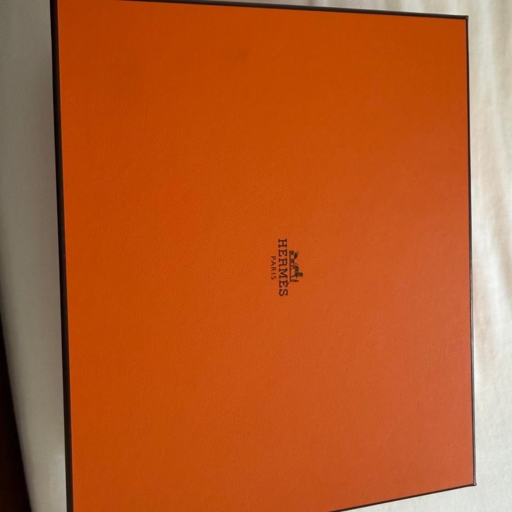 Hermès
Bleu Pale Clemence Mini Evelyne II TPM 16 Gold Hardware - Picture 3 of 7